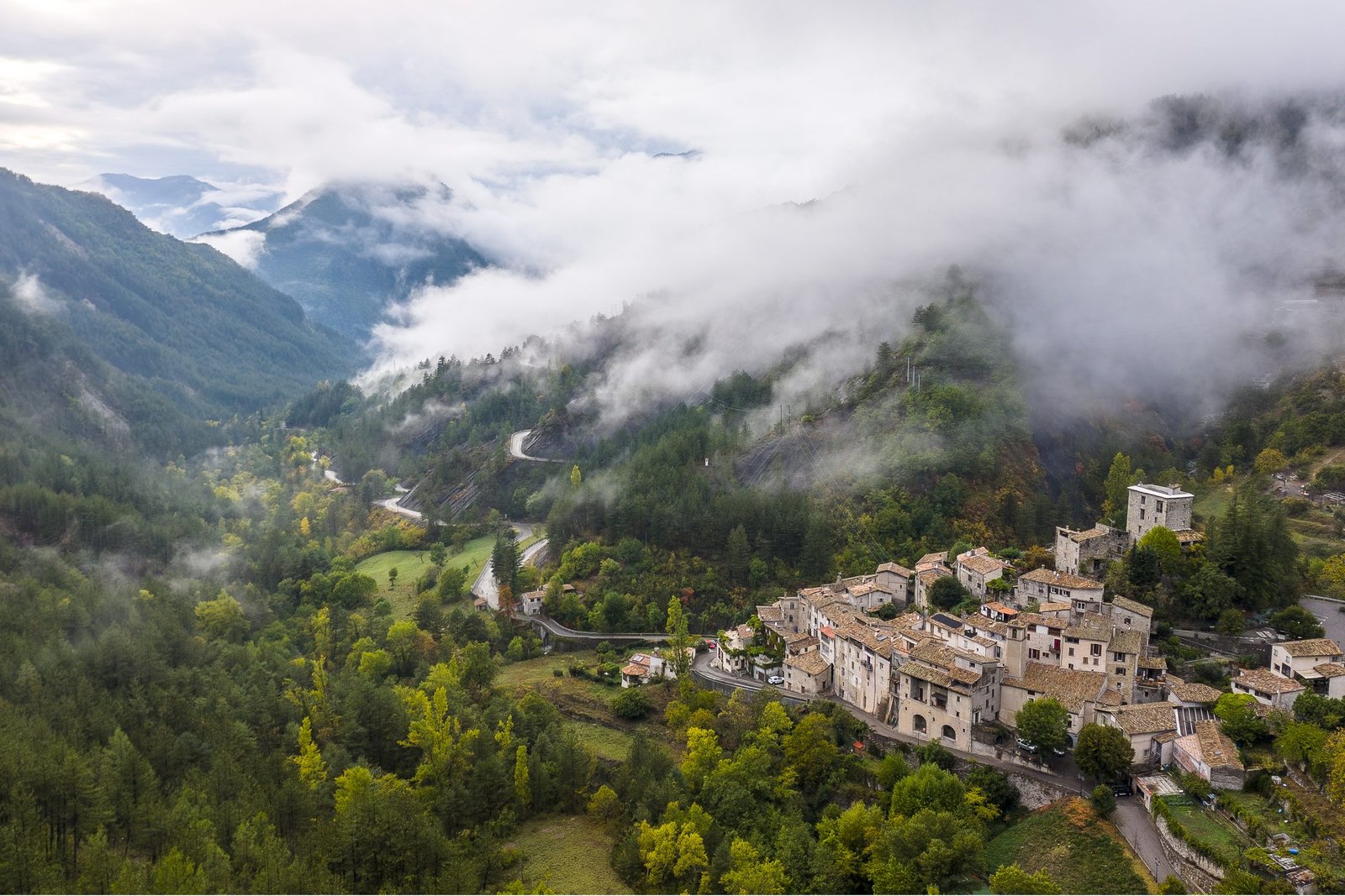 Puget-Rostang, photographie de Julien Sanine