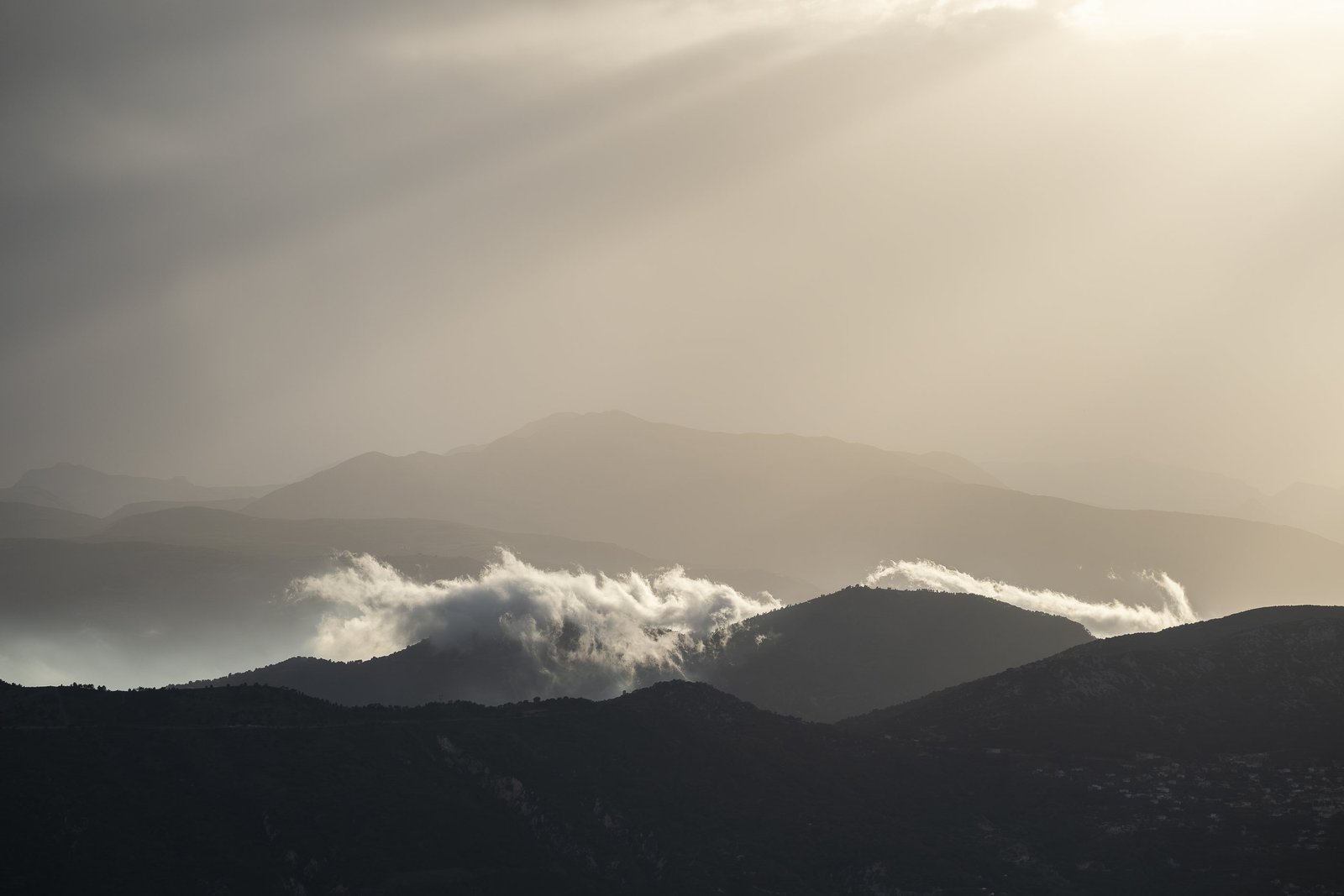 Mont Chauve devant le Cheiron, photographie de Julien Sanine